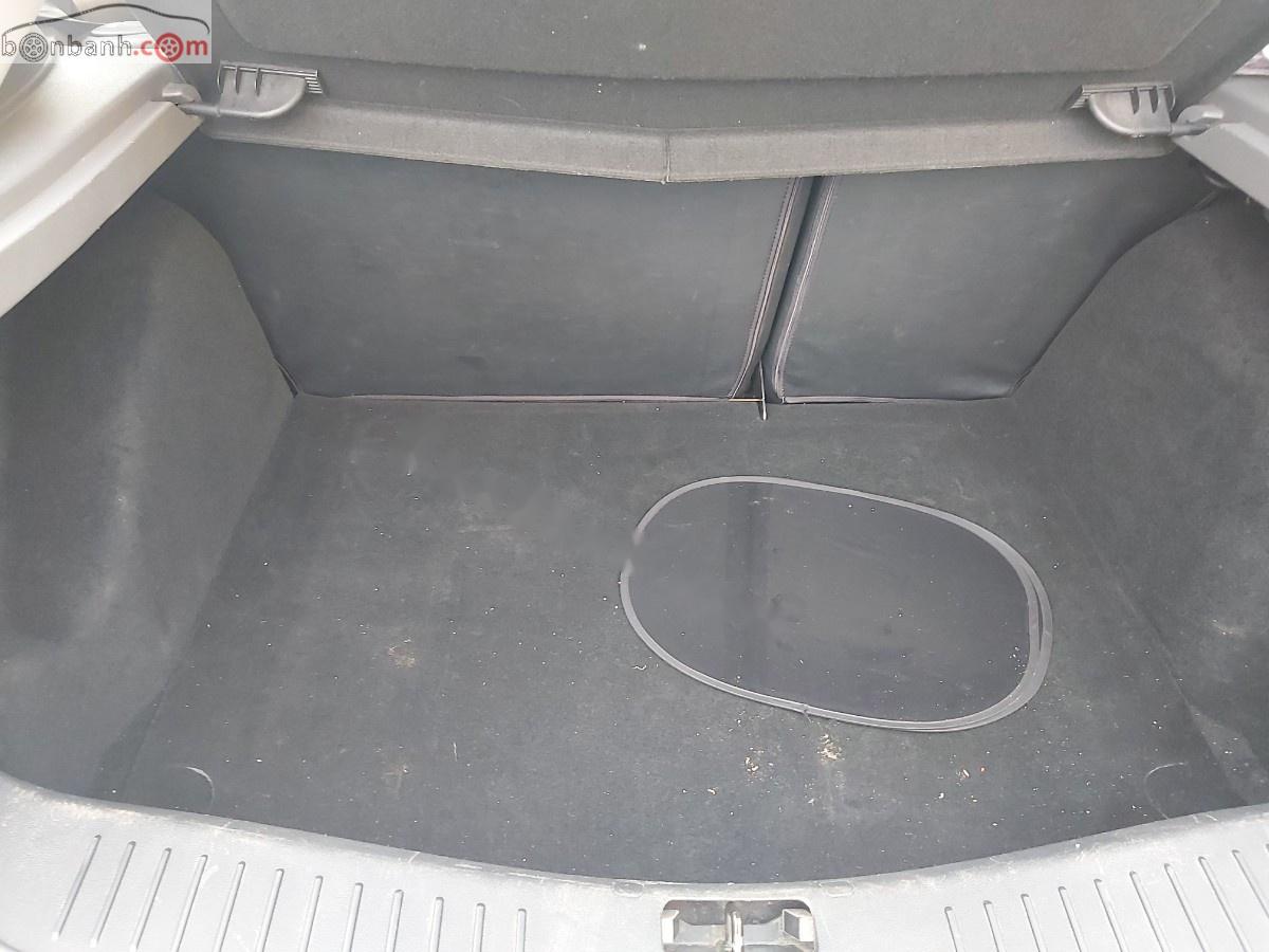 Ford Focus 2009 - Bán Ford Focus sản xuất 2009, màu bạc, giá chỉ 300 triệu xe còn mới lắm