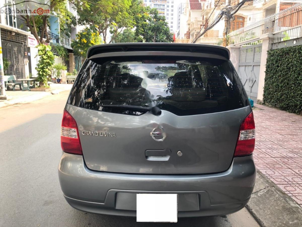 Nissan Livina 2011 - Bán xe Nissan Livina AT 2011, màu xám xe còn mới lắm