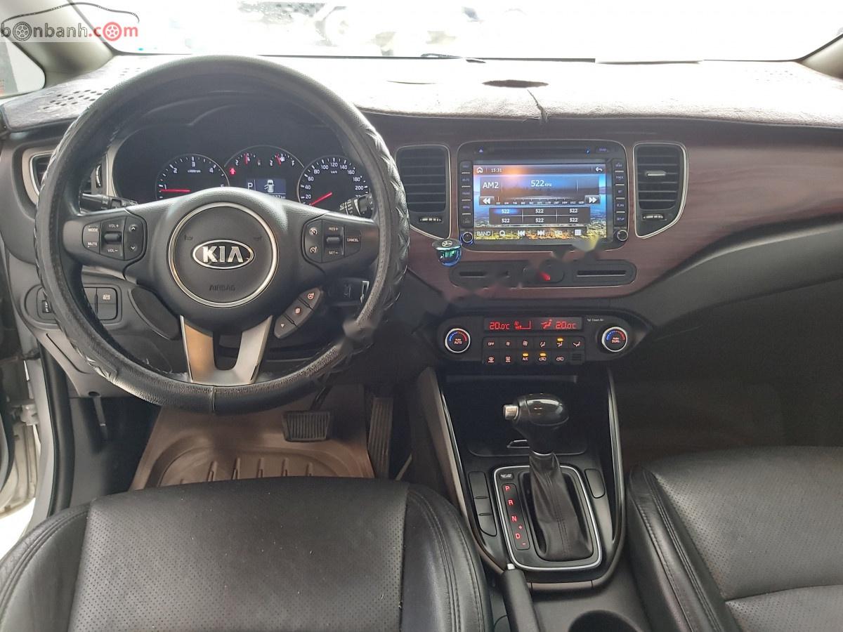 Kia Rondo DAT 2016 - Bán Kia Rondo DAT sản xuất năm 2016, màu bạc số tự động, 560tr