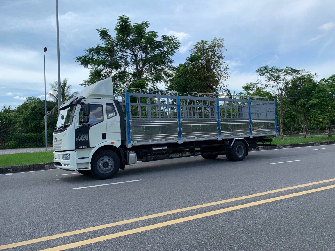 FAW Xe tải ben 2021 - Bán xe tải faw J6 8 tấn thùng dài 9m7 nhập khẩu nguyên chiếc