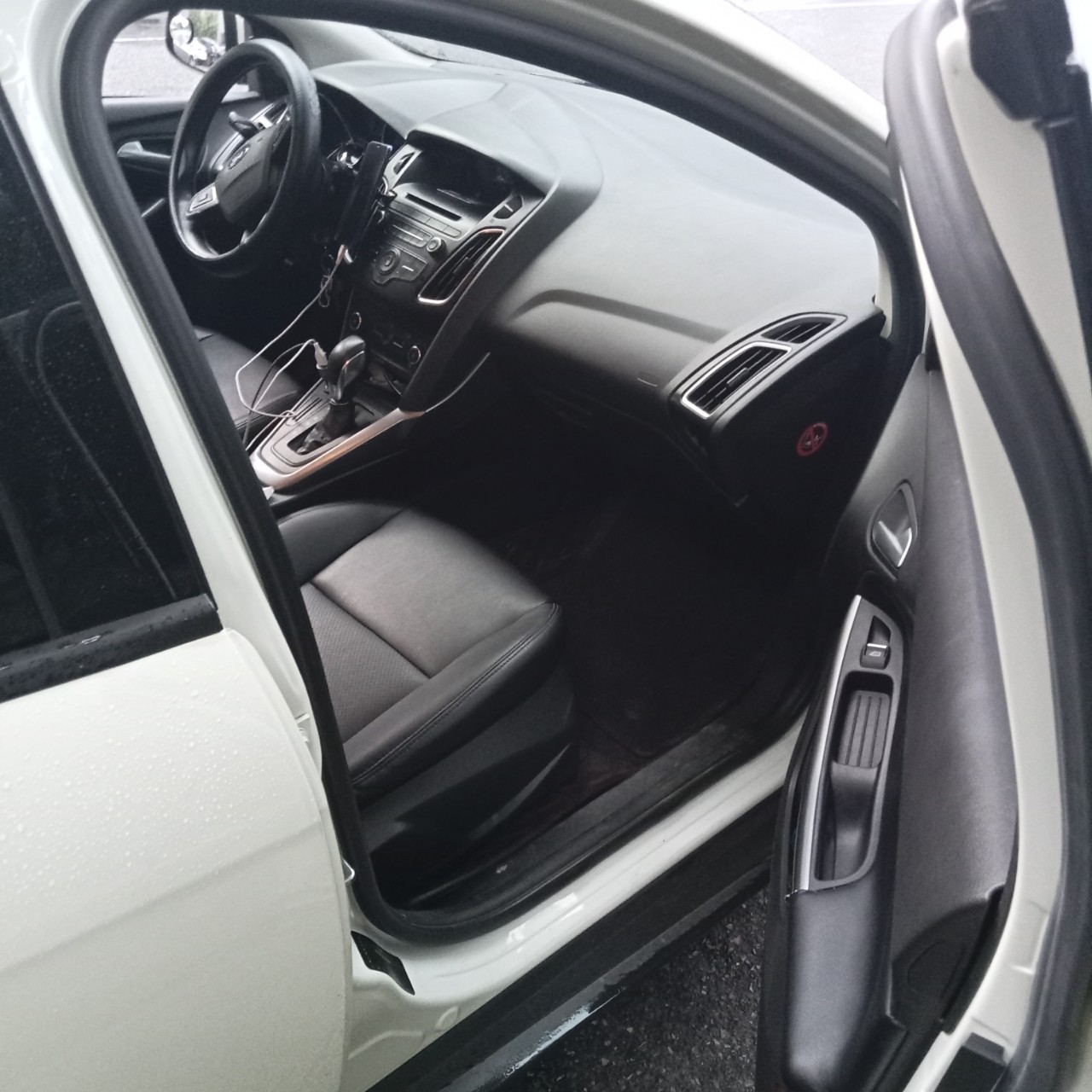 Hãng khác Khác 2018 - Chính chủ anh cao giáo viên cần bán xe fordcus Trent 2018.