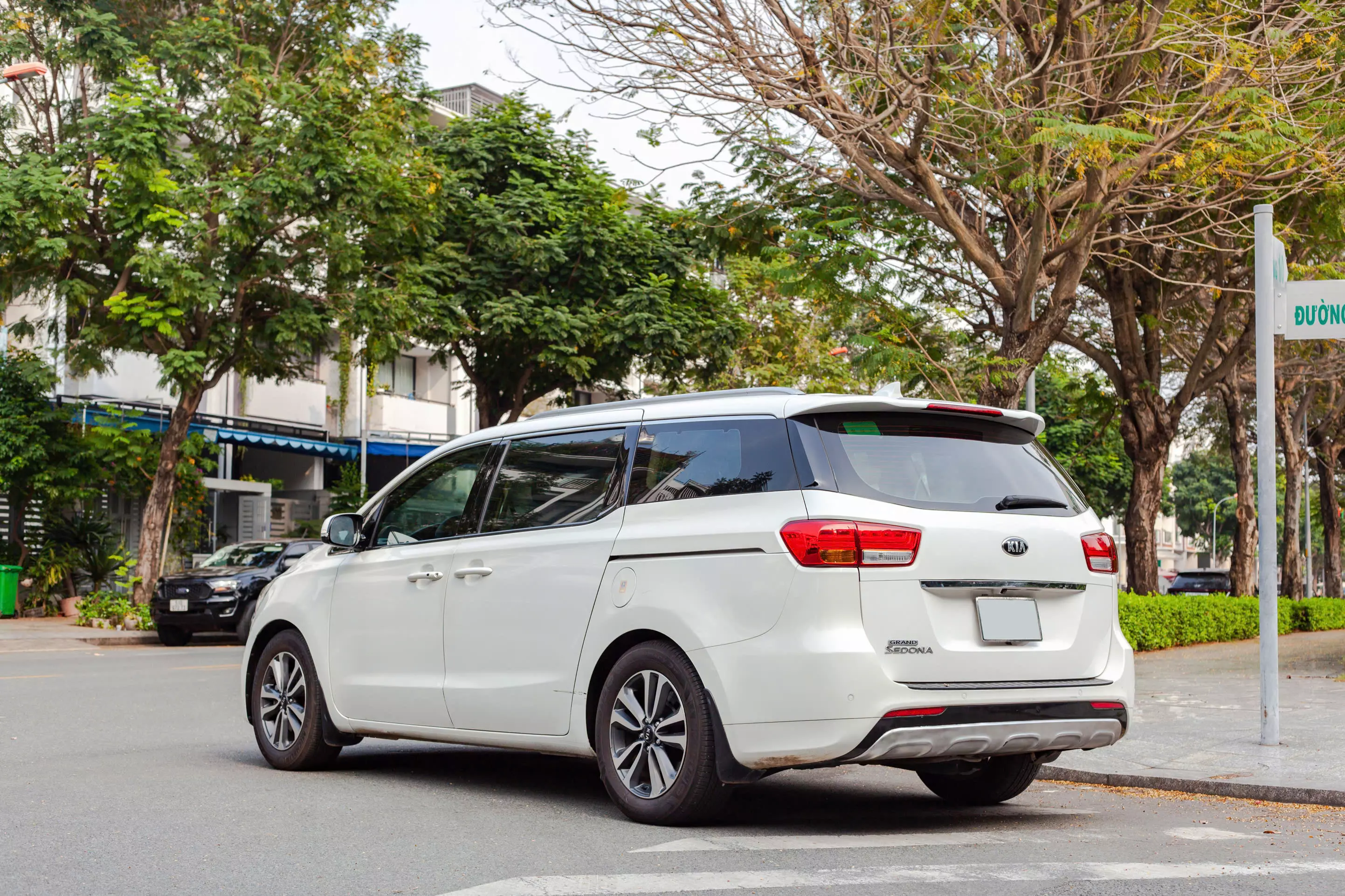 Kia Sedona 2016 - Sedona sản xuất 2016, màu trắng sang trọng đang tìm chủ nhân mới.