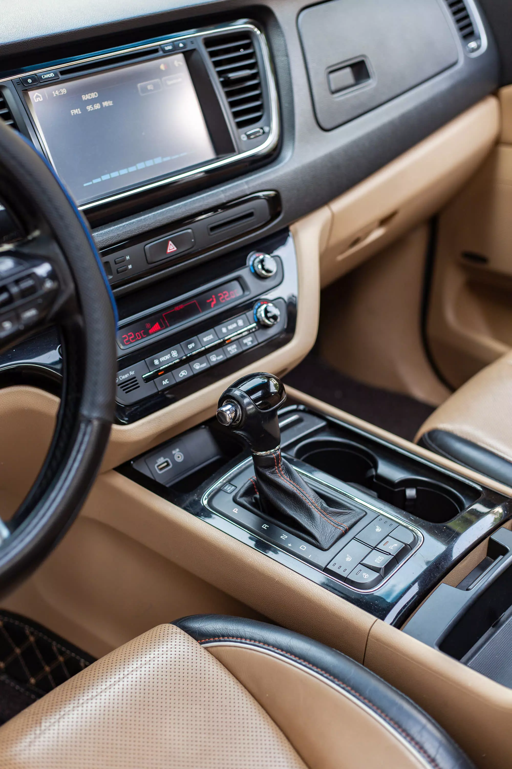 Kia Sedona 2016 - Sedona sản xuất 2016, màu trắng sang trọng đang tìm chủ nhân mới.