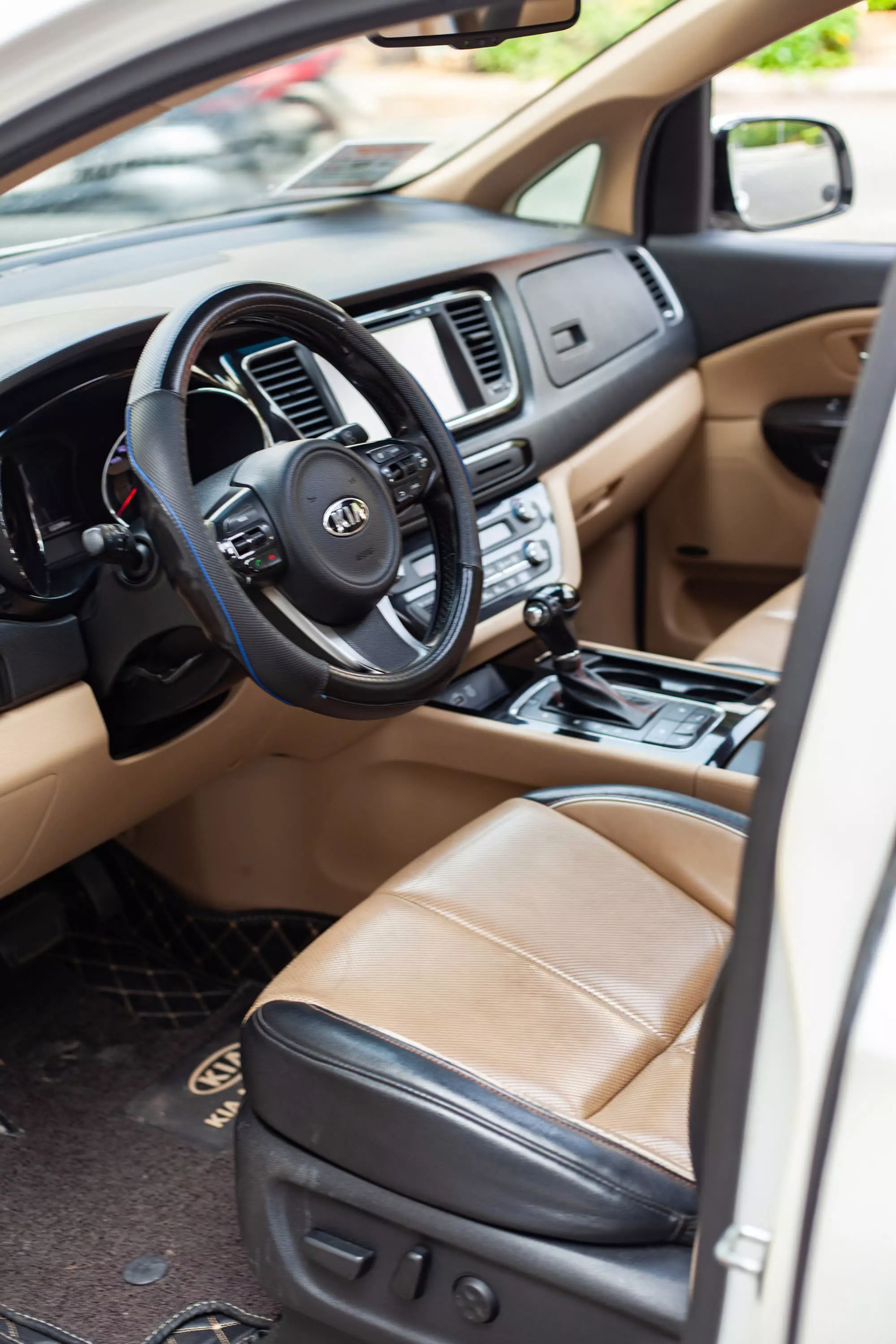 Kia Sedona 2016 - Sedona sản xuất 2016, màu trắng sang trọng đang tìm chủ nhân mới.