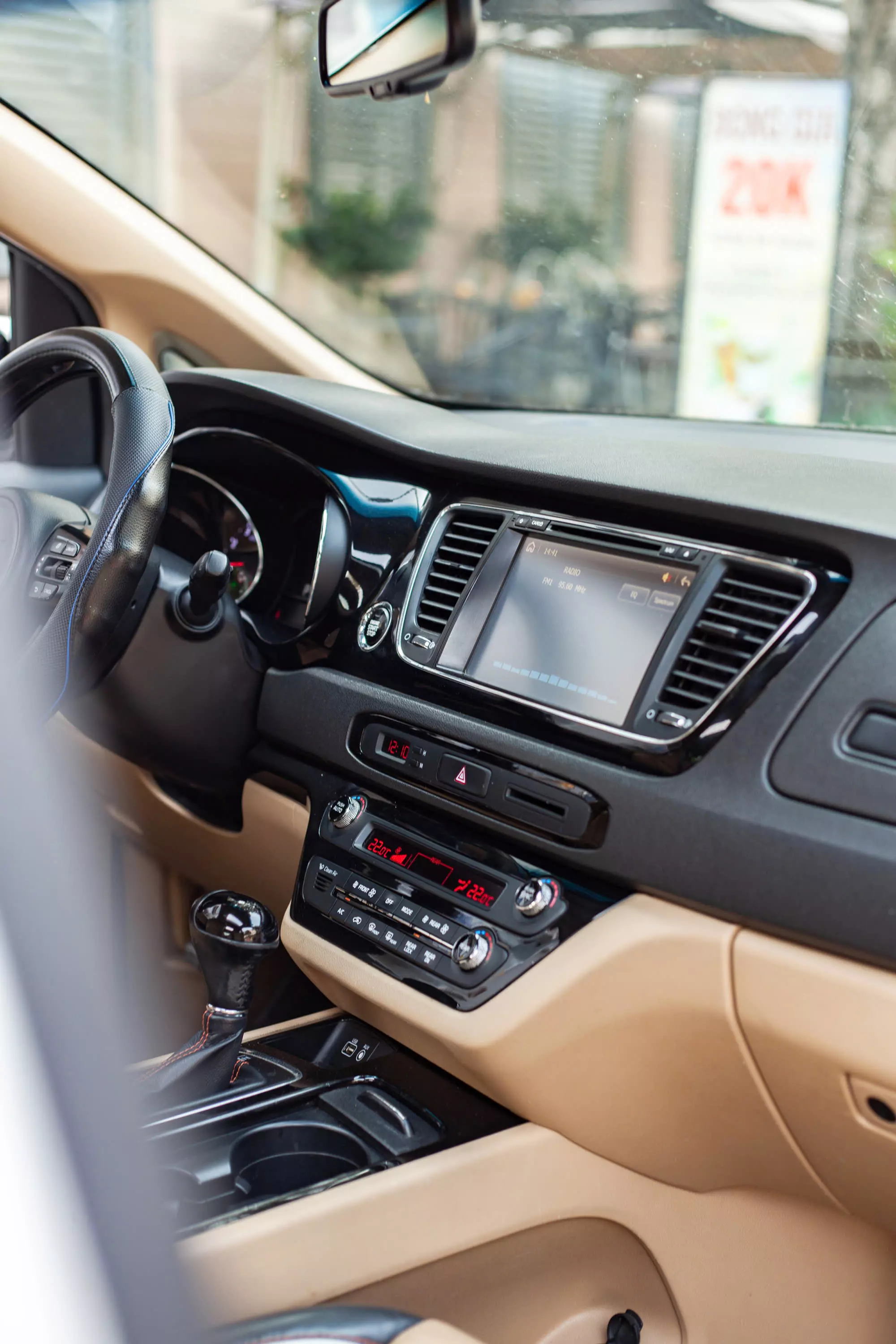 Kia Sedona 2016 - Sedona sản xuất 2016, màu trắng sang trọng đang tìm chủ nhân mới.