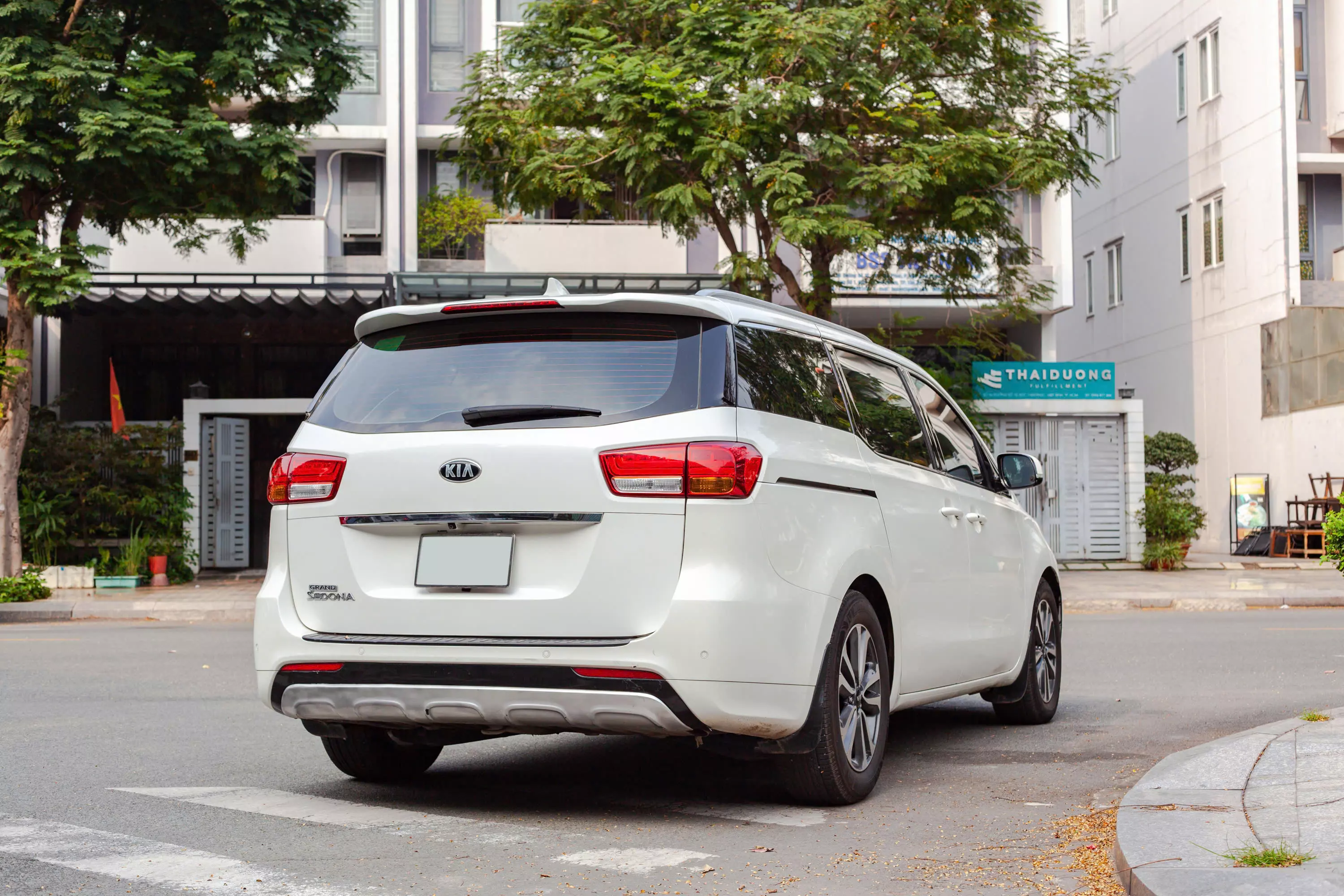 Kia Sedona 2016 - Sedona sản xuất 2016, màu trắng sang trọng đang tìm chủ nhân mới.