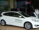 Ford Focus 2016 - Bán ô tô Ford Focus đời 2016, màu trắng