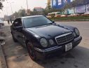 Mercedes-Benz E230 1997 - Bán Mercedes năm 1997, màu xanh lam, nhập khẩu chính hãng xe gia đình, giá 175tr