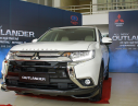 Mitsubishi Outlander GLS 2017 - Bán xe Mitsubishi Outlander Sport đời 2017 màu trắng, giá tốt nhập khẩu nguyên chiếc. Giao hàng ngay