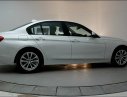 BMW 3 Series 320i 2017 - Bán xe BMW 320i 2017, màu trắng, nhập khẩu chính hãng, có xe giao ngay, giá rẻ nhất