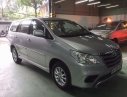 Toyota Innova E 2014 - Cần bán Toyota Innova E đời 2014, màu bạc số sàn, giá 670tr