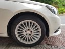 Mercedes-Benz E200 2016 - Cần bán lại xe Mercedes E200 sản xuất 2016, màu trắng