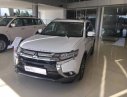 Mitsubishi Outlander 2.4 CVT 2017 - Bán xe Mitsubishi Outlander 2.4 CVT đời 2017, màu trắng, xe nhập