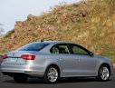Volkswagen Jetta E 2017 - Bán ô tô Volkswagen Jetta E năm 2017, màu bạc, xe nhập, hotline: 0909 717 983