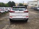 Hyundai Tucson 1.6 AT Turbo 2017 - Cần bán Hyundai Tucson 1.6 AT Turbo sản xuất 2017, màu trắng, giá chỉ 915 triệu