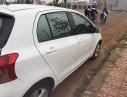 Toyota Yaris 1.3 2005 - Cần bán lại xe Toyota Yaris 1.3 2005, màu trắng, nhập khẩu chính hãng, số tự động