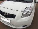 Toyota Yaris 1.3 2005 - Cần bán lại xe Toyota Yaris 1.3 2005, màu trắng, nhập khẩu chính hãng, số tự động