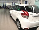 Toyota Yaris E 2017 - Bán xe Toyota Yaris năm 2017 màu trắng, 587tr nhập khẩu, mới 100%, LH: 01208090729