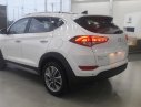 Hyundai Tucson Limited 2.0 AT FWD 2017 - Cần bán xe Hyundai Tucson 2.0 AT FWD sản xuất 2017, màu trắng, ưu đãi lên đến 130 triệu, hỗ trợ ngân hàng 85%