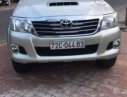 Toyota Hilux 2014 - Bán Toyota Hilux đời 2014, màu bạc số sàn, 465tr