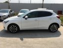 Mazda 2 2018 - Bán xe Mazda 2 hatchback 2018, màu trắng, có xe giao ngay trong ngày