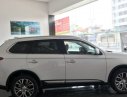 Mitsubishi Outlander Sport  2.0 AT  2018 - Bán Mitsubishi Outlander Sport 2.0 AT năm sản xuất 2018, màu trắng, 940tr