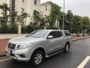 Nissan Navara E 2016 - Gia đình bán Nissan Navara E, đời 2016, màu bạc, đi hơn 2 vạn KM còn bảo hành hãng