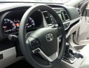 Toyota Highlander 2017 - Giao ngay xe mới nhập khẩu Mỹ Toyota Highlander LE màu trắng, giấy tờ đầy đủ