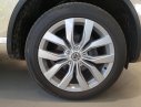 Volkswagen Touareg 2016 - Bán Volkswagen Touareg sản xuất 2016, màu vàng, nhập khẩu nguyên chiếc