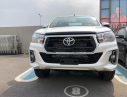 Toyota Hilux 2.4 E 4x2 AT 2018 - Cần bán Toyota Hilux sản xuất 2018 màu trắng, giá 695 triệu, xe nhập