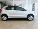 Volkswagen Polo 1.6 MT 2015 - Bán ô tô Volkswagen Polo 1.6 MT năm sản xuất 2015, màu bạc, xe nhập