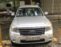 Ford Everest MT 2012 - Bán giúp bà chị Ford Everest 2012 MT, màu phấn hồng