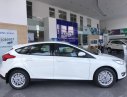 Ford Focus Trend 1.5L Ecoboo 2018 - Bán xe Ford Focus sản xuất 2018 màu trắng, giá tốt tại Bình Định