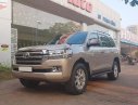 Toyota Land Cruiser Vx 2016 - Chính chủ bán Toyota Land Cruiser VX 2016, màu vàng, xe nhập