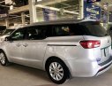 Kia Sedona 3.3 2014 - Cần bán xe Kia Sedona 2014, màu bạc, máy xăng