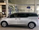 Kia Sedona 3.3 2014 - Cần bán xe Kia Sedona 2014, màu bạc, máy xăng