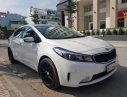 Kia Cerato 1.6AT 2017 - Bán xe Kia Cerato 1.6 AUTO sản xuất:2017,màu trắng,gia đình sử dụng kỹ mới 99%.