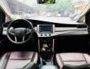 Toyota Innova E 2018 - Cần bán gấp xe Toyota Innova E đời T3/2018, màu nâu, 765 triệu, odo 10,800km
