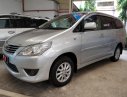 Toyota Innova 2.0E 2013 - Bán xe Toyota Innova 2.0E đời 2013, màu bạc, giá thương lượng với khách hàng có thiện chí mua xe chính hãng