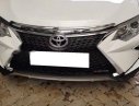 Toyota Camry 2.0E AT 2018 - Cần bán lại xe Toyota Camry 2.0E AT sản xuất 2018, màu trắng ít sử dụng