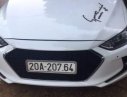 Hyundai Elantra 2017 - Bán Hyundai Elantra năm 2017, màu trắng, 670tr