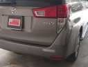 Toyota Innova V 2017 - Bán Toyota Innova V đời 2017, màu đồng