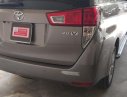 Toyota Innova V 2017 - Bán xe Toyota Innova V 2017, màu đồng, xe gia đình mới đi 20.000km, giá còn fix
