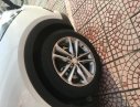 Hyundai Santa Fe 2.4 4WD 2017 - Cần bán xe Hyundai Santa Fe 2.4 4WD đời 2017, màu trắng