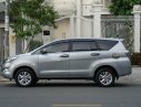 Toyota Innova E 2017 - Bán Toyota Innova số sàn, màu bạc 2017