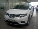 Nissan X trail SV 2016 - Nissan Biên Hoà thanh lý xe Xtrail 2 cầu 2.5 SV, giá ra đi 950tr (màu trắng)