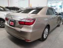 Toyota Camry E 2016 - Bán Toyota Camry 2.0E 2016, vàng cát, mới đi 24.000km, xe cực đẹp, biển số Sài Gòn 72x. 79