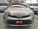 Toyota Camry E 2016 - Bán Toyota Camry 2.0E 2016, vàng cát, mới đi 24.000km, xe cực đẹp, biển số Sài Gòn 72x. 79