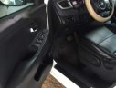 Kia Rondo   2015 - Cần bán lại xe Kia Rondo năm sản xuất 2015, màu trắng số tự động