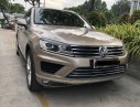 Volkswagen Touareg 2016 - Bán Volkswagen Touareg 2016, xe đăng ký mới 2018-xe còn bảo hành 1 năm